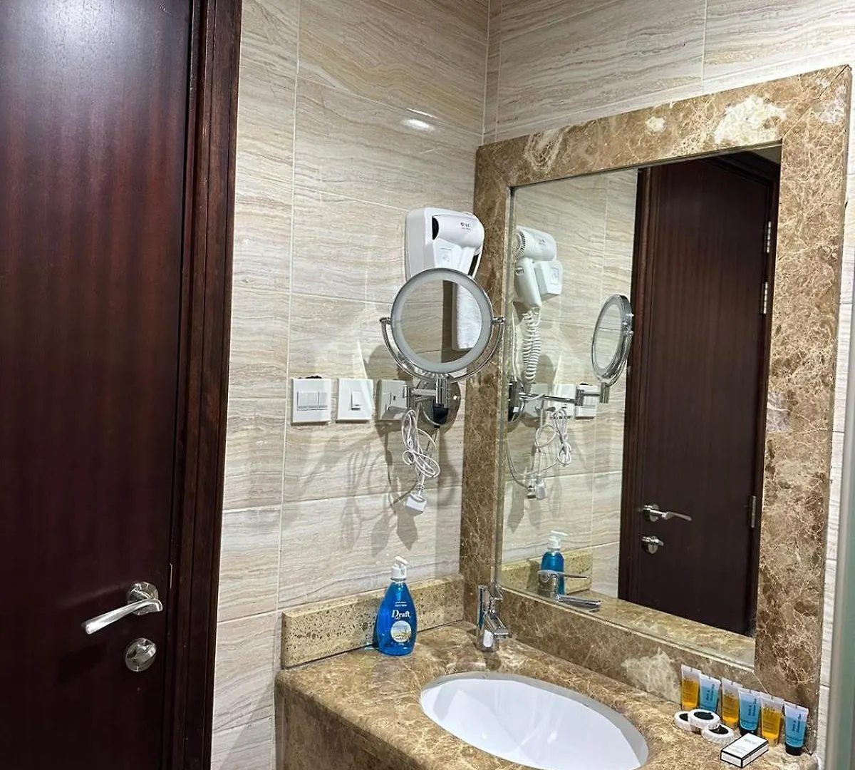 Nuzha Sqaure Hotel مكة